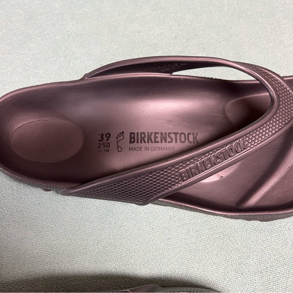 Birkenstock silver gray EVA water friendly Flip-Flops. Molded soles slip on sty - Picture 4 of 8